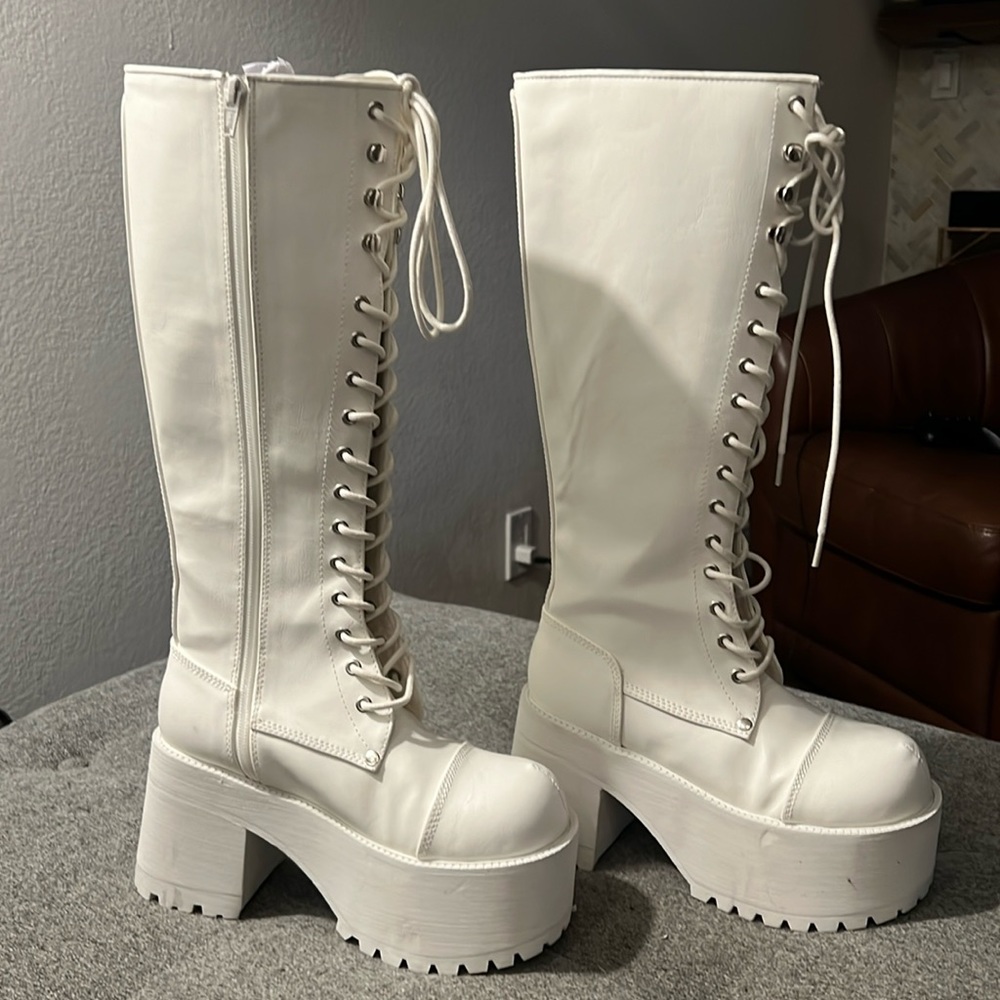 DEMONIA White Ranger 302 Knee High Boots BNWOT (Model Display) Size 6